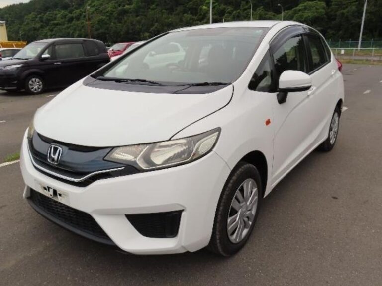 2015 Honda Fit – Stylish, compact, and efficient car available for export at JC Export, your trusted global auto supplier.