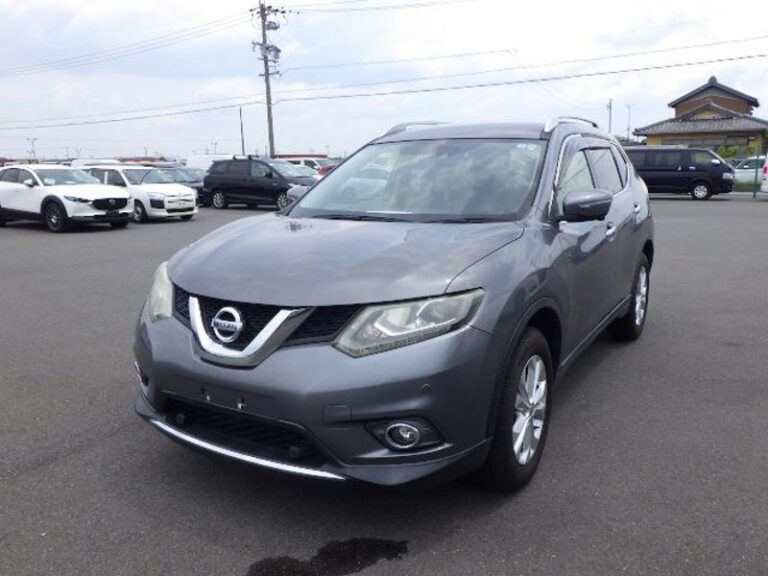 2015 Nissan X-Trail in the Bahamas – Versatile and durable SUV available for export from JC Export, perfect for island adventures.